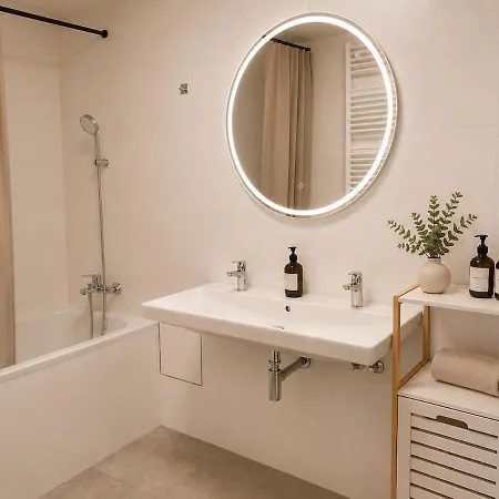 Spacious Andel With 2 Bathrooms Near Metro Apartamento *