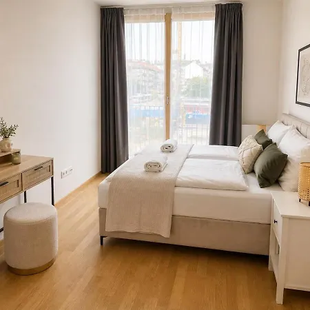 Spacious Andel With 2 Bathrooms Near Metro Apartamento