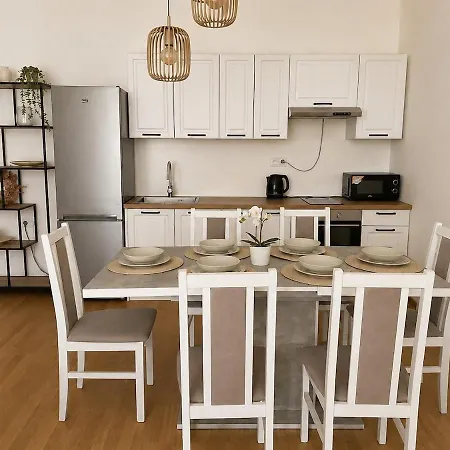 Spacious Andel With 2 Bathrooms Near Metro *